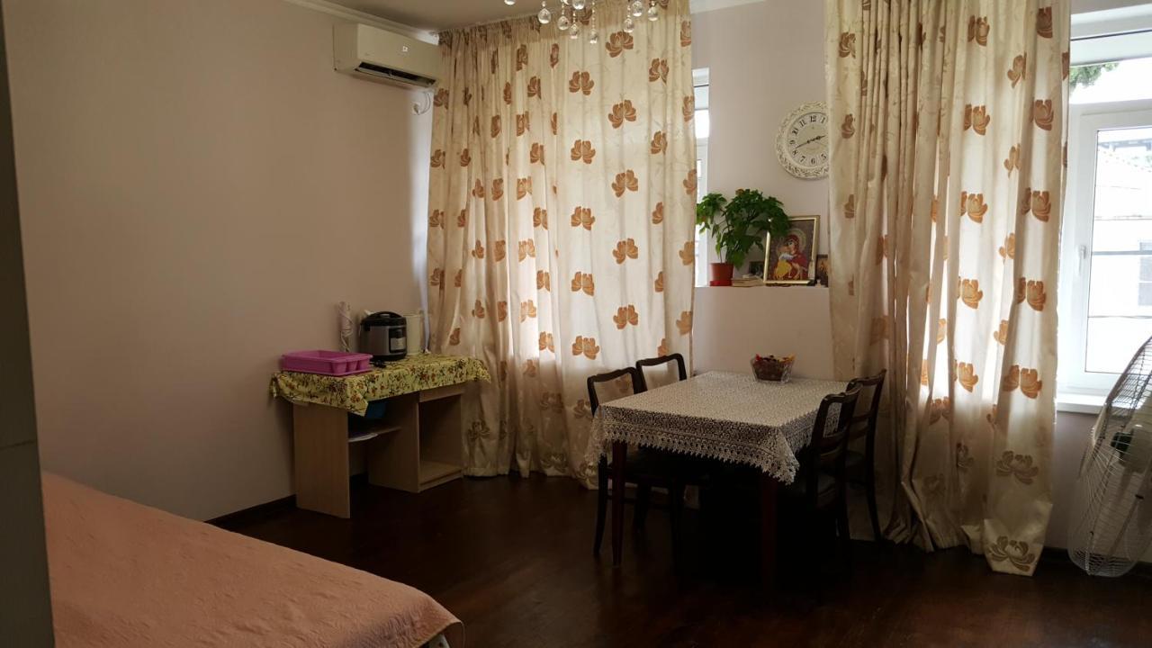 Абазинская 35 Sukhumi Bagian luar foto